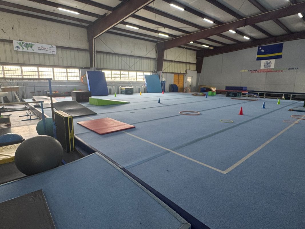 Gymnastics lesson at a sports project in Curaçao by The Power of Sports